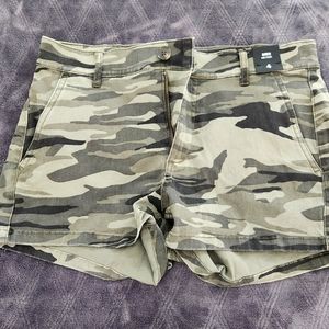 NWT Express size 4 midi mid rise  army shorts